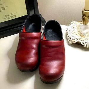 Dansko Classic Leather Clog (38)